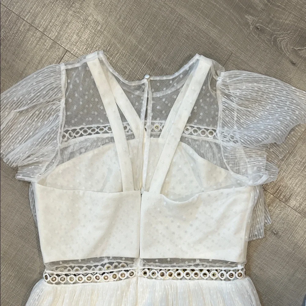 Chic White Midi Dress with Lace Details - Picture 8 of 9